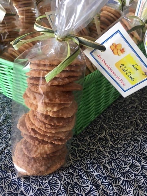 Sachet de biscuits aux amandes préparés au monastère