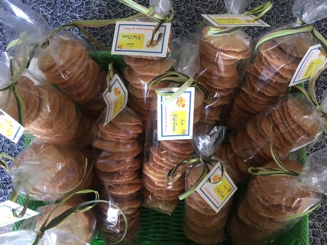 Sachets de biscuits aux amandes préparés au monastère