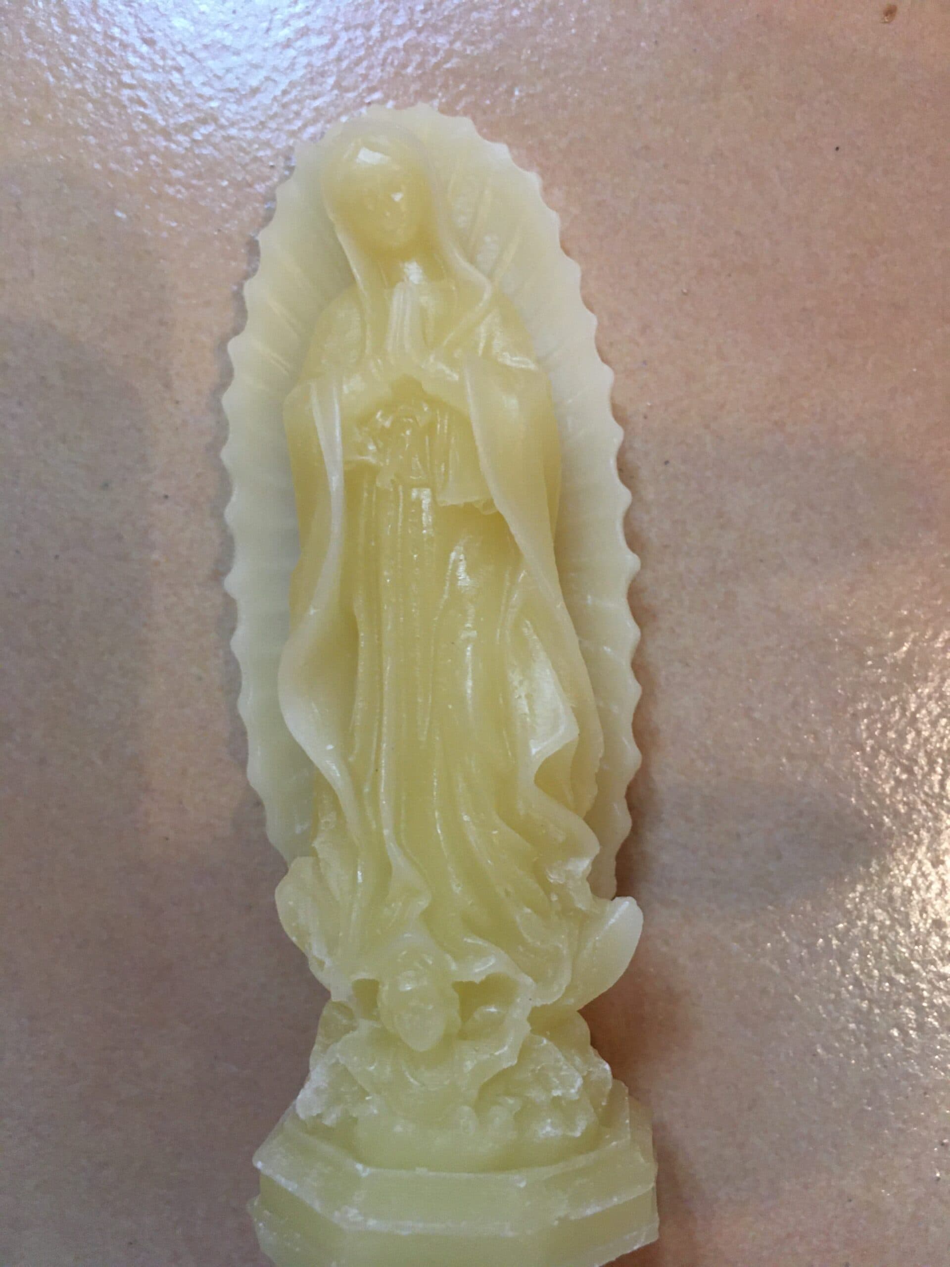Statuette en cire de Notre-Dame de Guadalupe