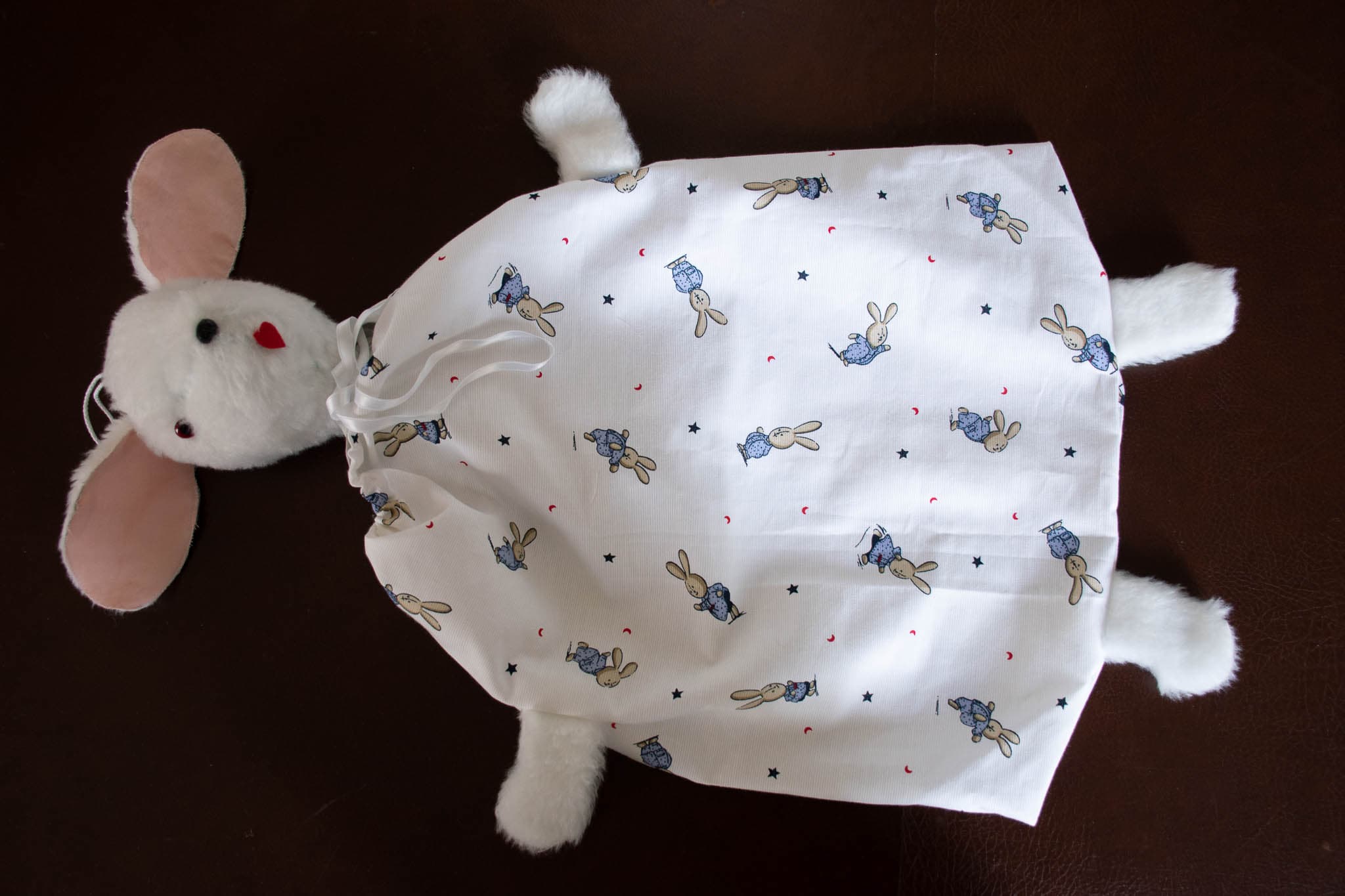 Range-pyjama en forme de lapin