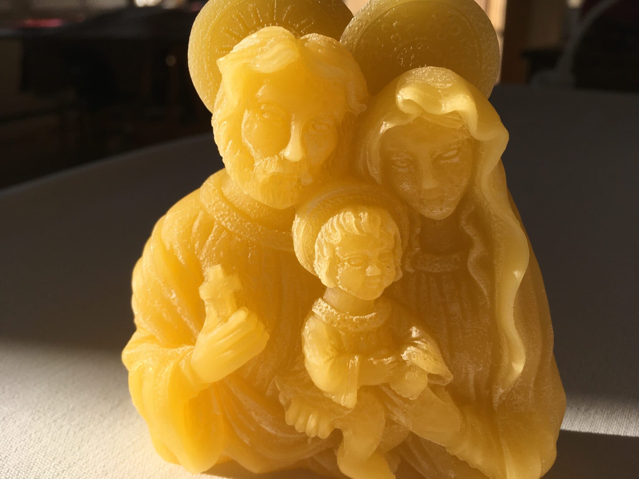 Statuette en cire de la Sainte Famille